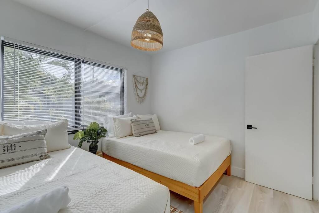 Chic Retreat: 2Br Apartment! Форт-Лодердейл Экстерьер фото