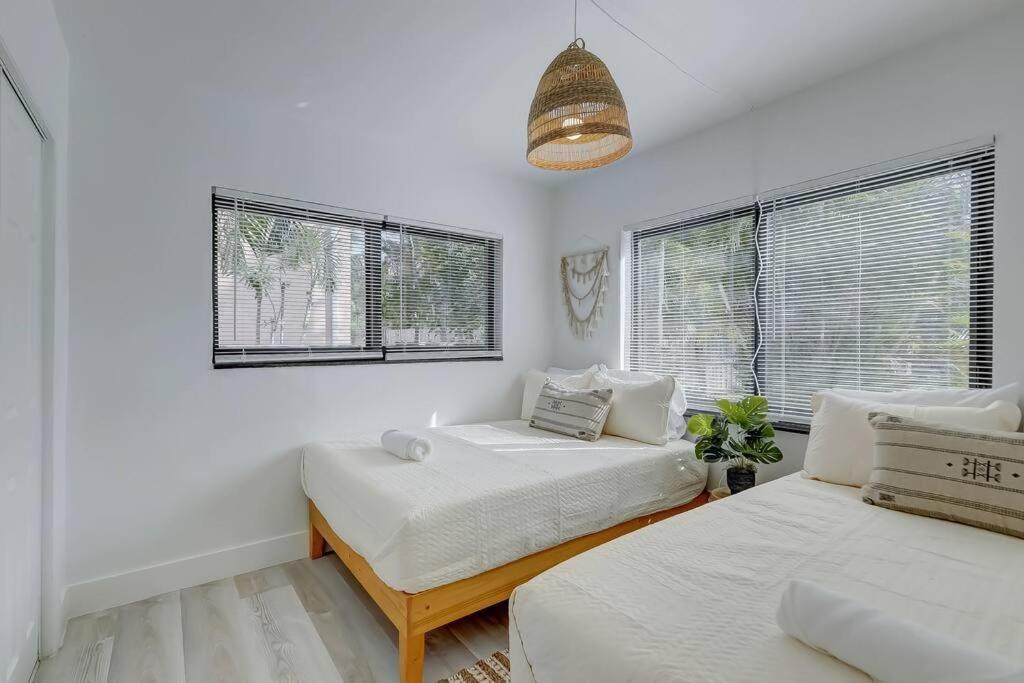 Chic Retreat: 2Br Apartment! Форт-Лодердейл Экстерьер фото