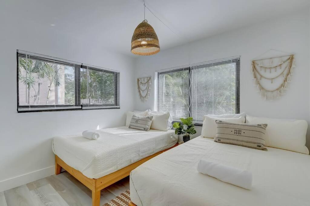 Chic Retreat: 2Br Apartment! Форт-Лодердейл Экстерьер фото